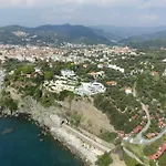 Capo Torre & *