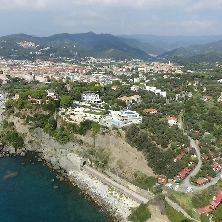 Capo Torre & *