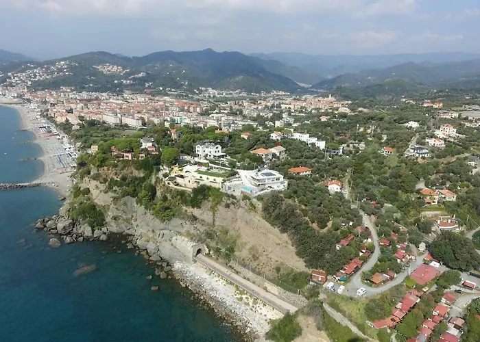 Capo Torre & *